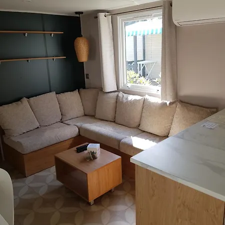 Mobil Aventura 8 Places Campingplads